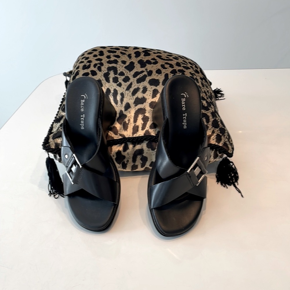 Bare Traps Ladies Wedge sandal, size 7M